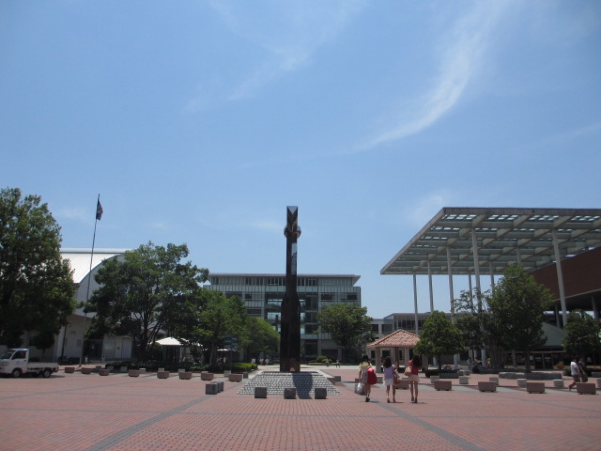 山梨学院大学　中庭