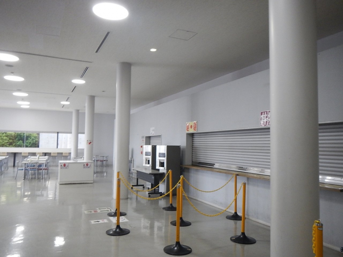 正門前　前橋工科大学　大学　広告