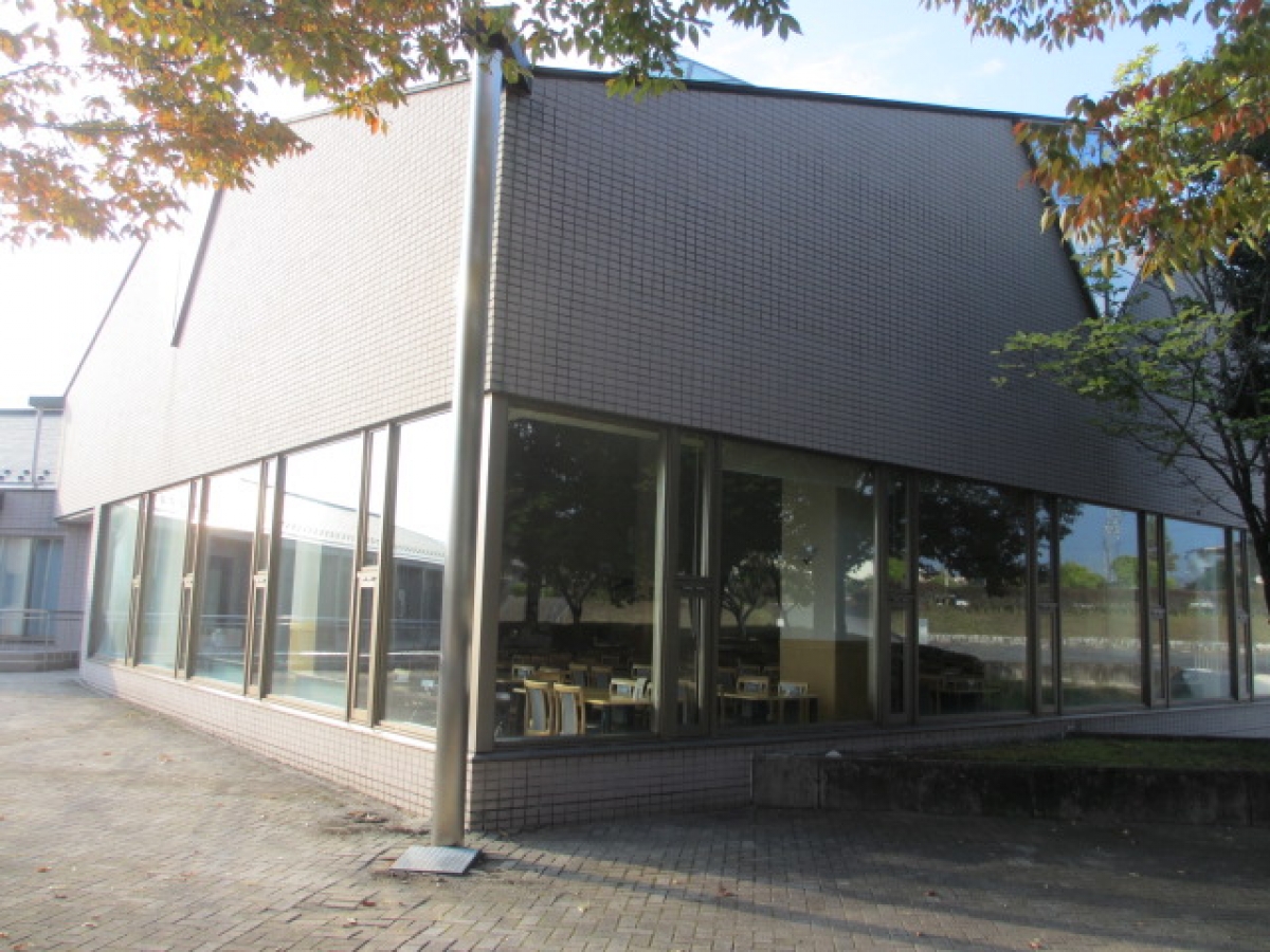長野県看護大学　食堂