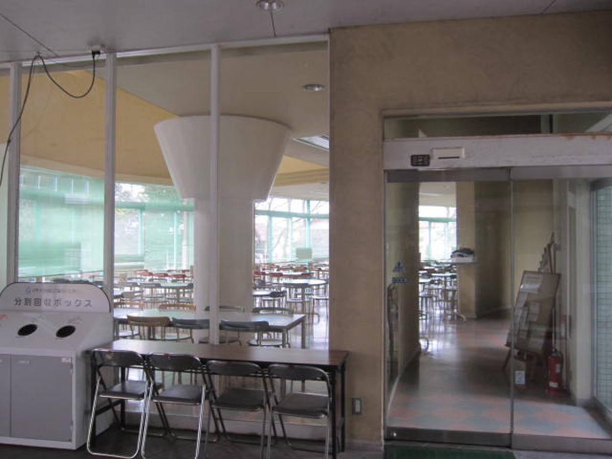 大阪府立大学羽曳野キャンパスの食堂入口