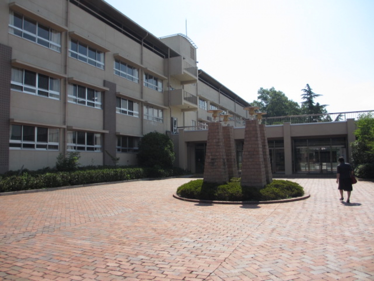 長野大学　中庭