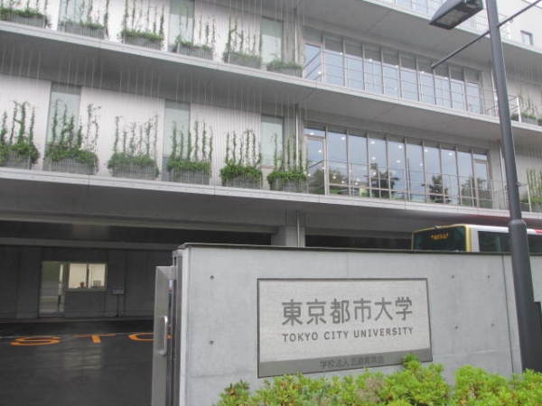 東京都市大学世田谷キャンパスの通用口