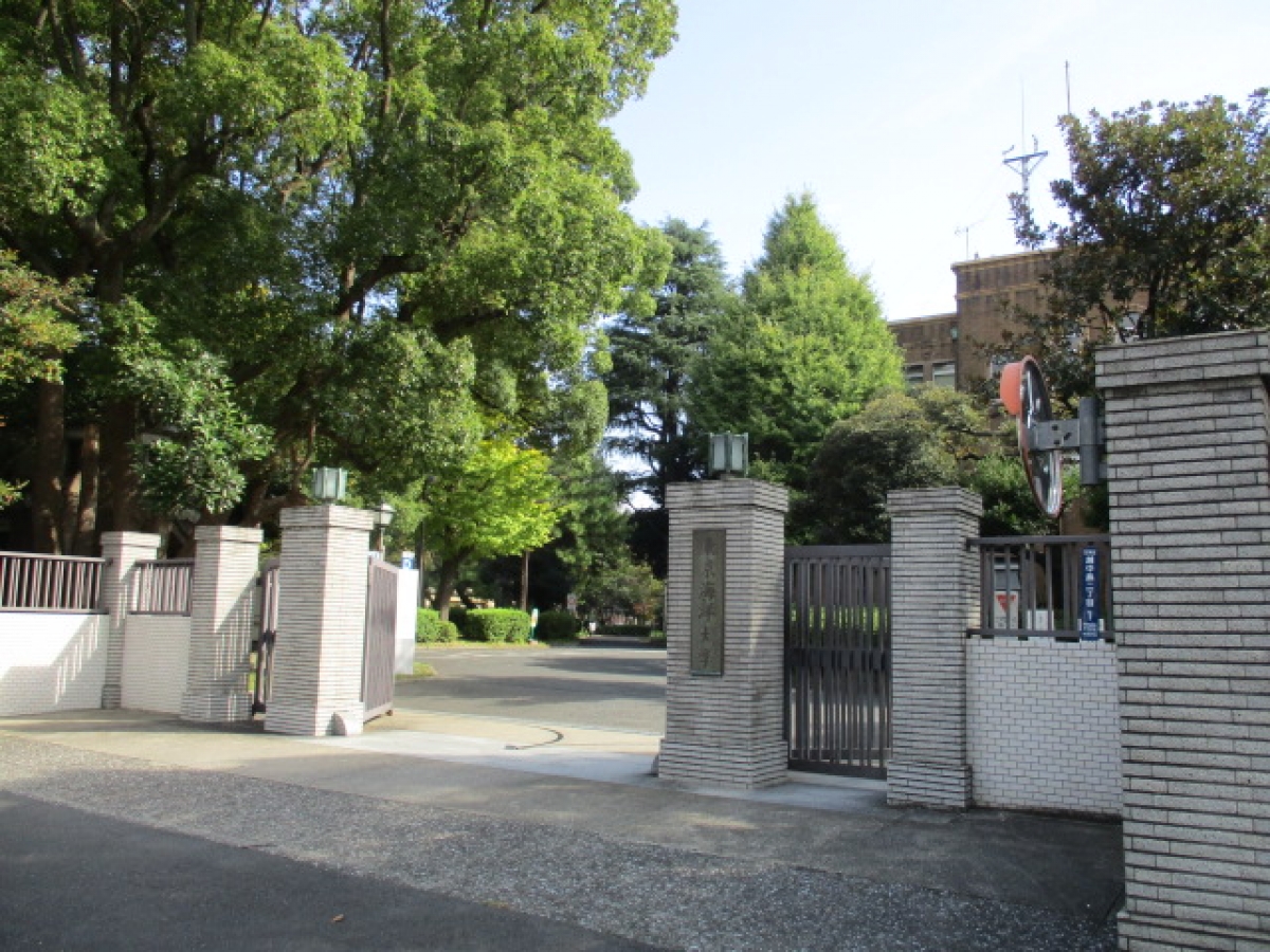 東京海洋大学　越中島キャンパス　正門前　大学生向け広告　さかなクン　