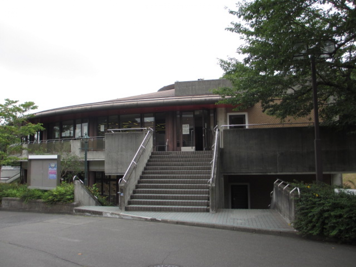 東洋英和女学院大学　中央館
