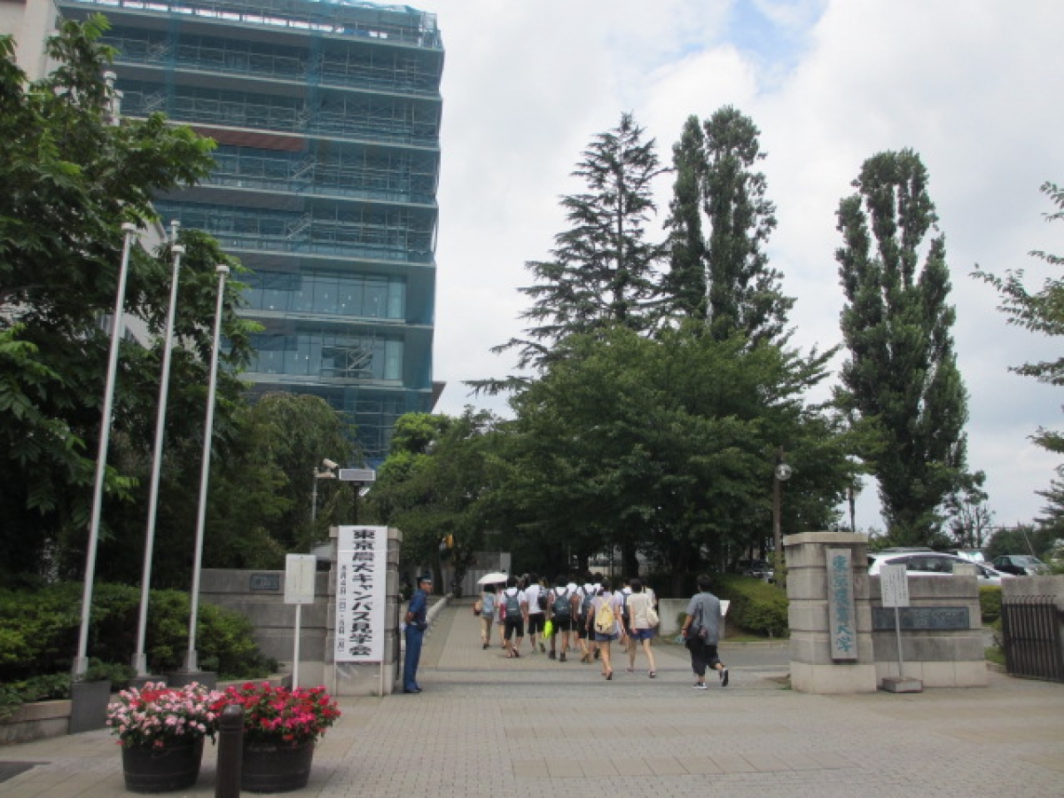 東京農業大学の経堂門