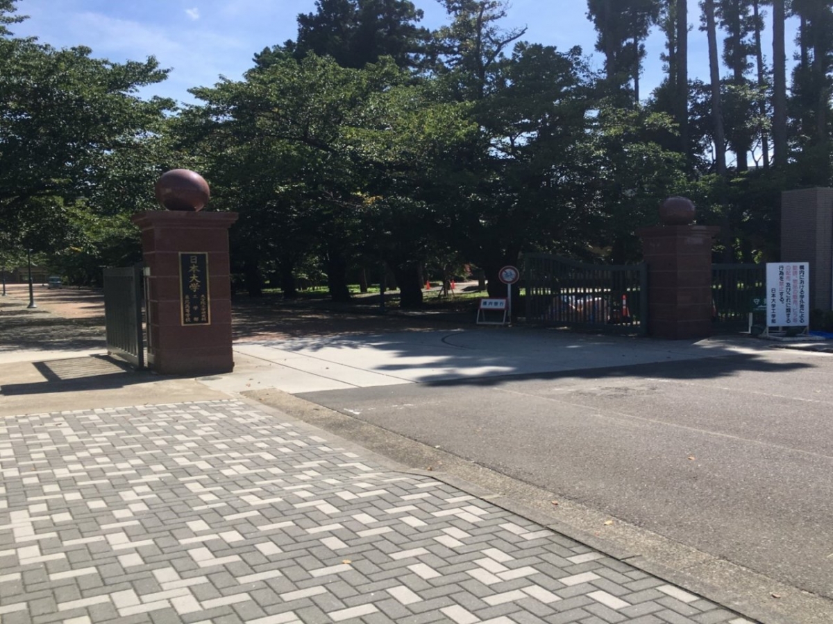 日本大学郡山工学部の正門