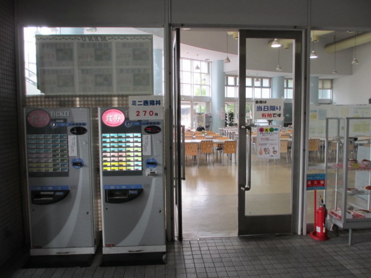 国士舘大学多摩キャンパスの食堂外観