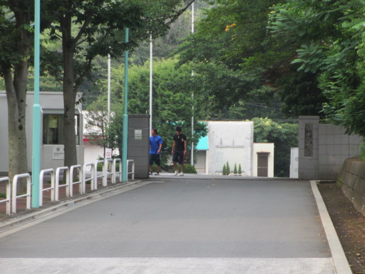 国士舘大学町田キャンパスの正門