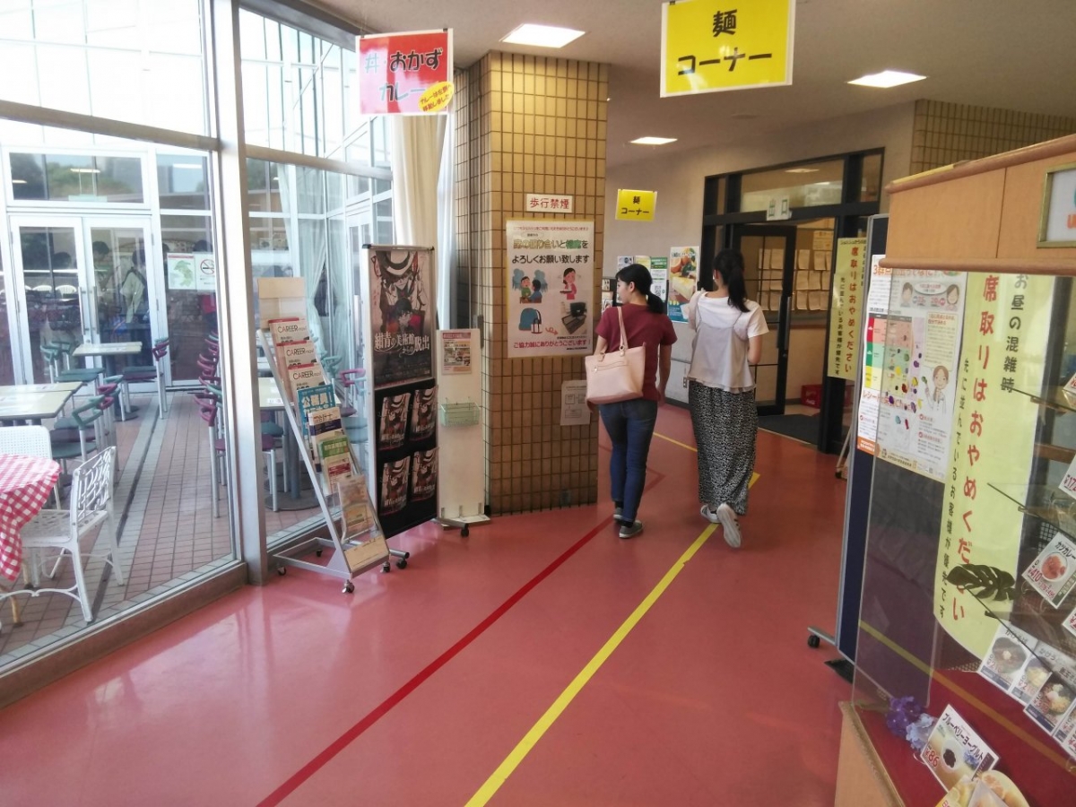 横浜国立大学大学会館２階食堂前のキャンパスアドボード
