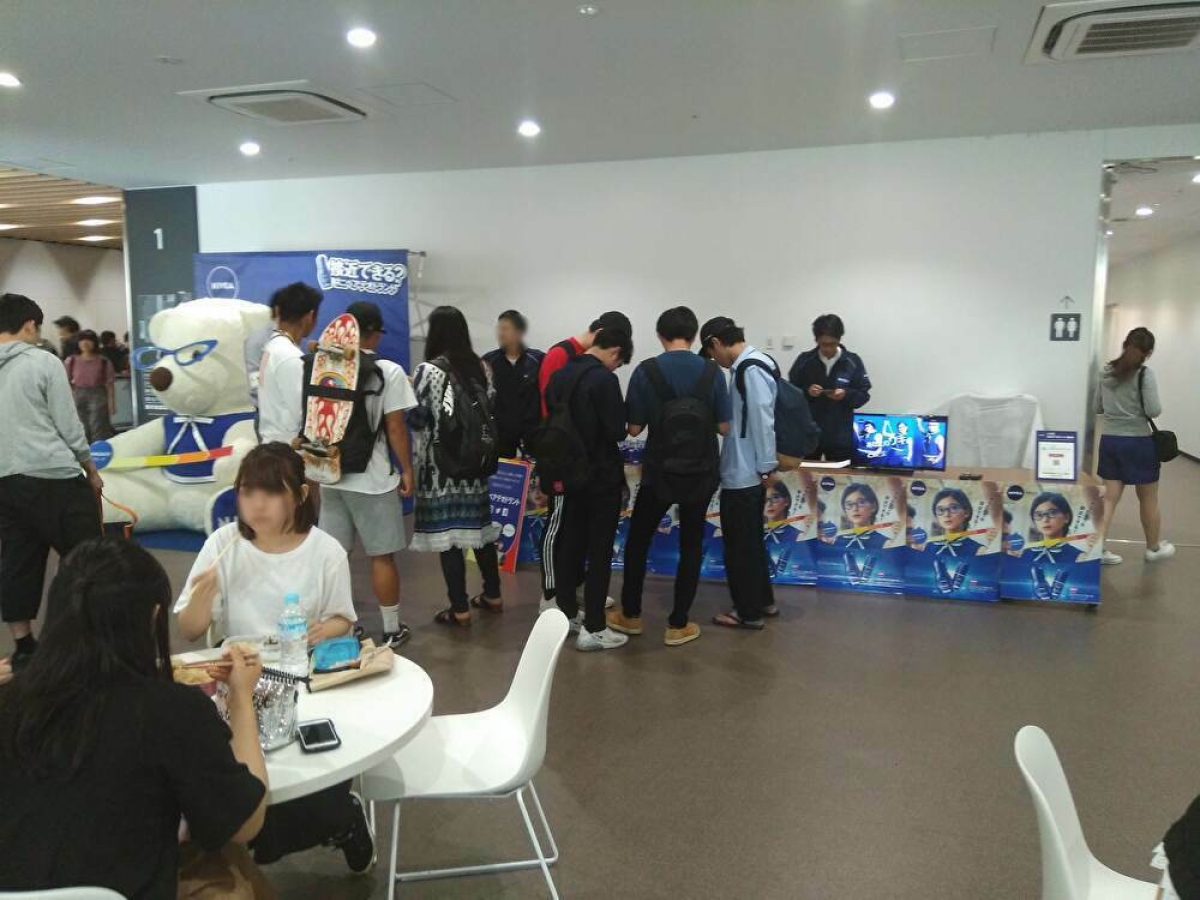 駒澤大学の学生向けに新商品配布プロモーション