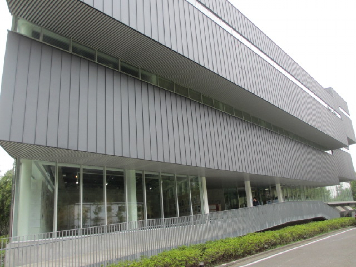 東京造形大学のE棟10号館 CS PLAZA外観