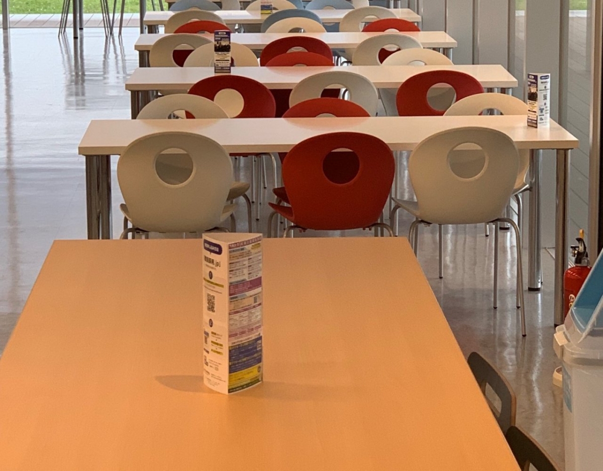 九州大学伊都キャンパスの学食で大学生向けに広告を掲出