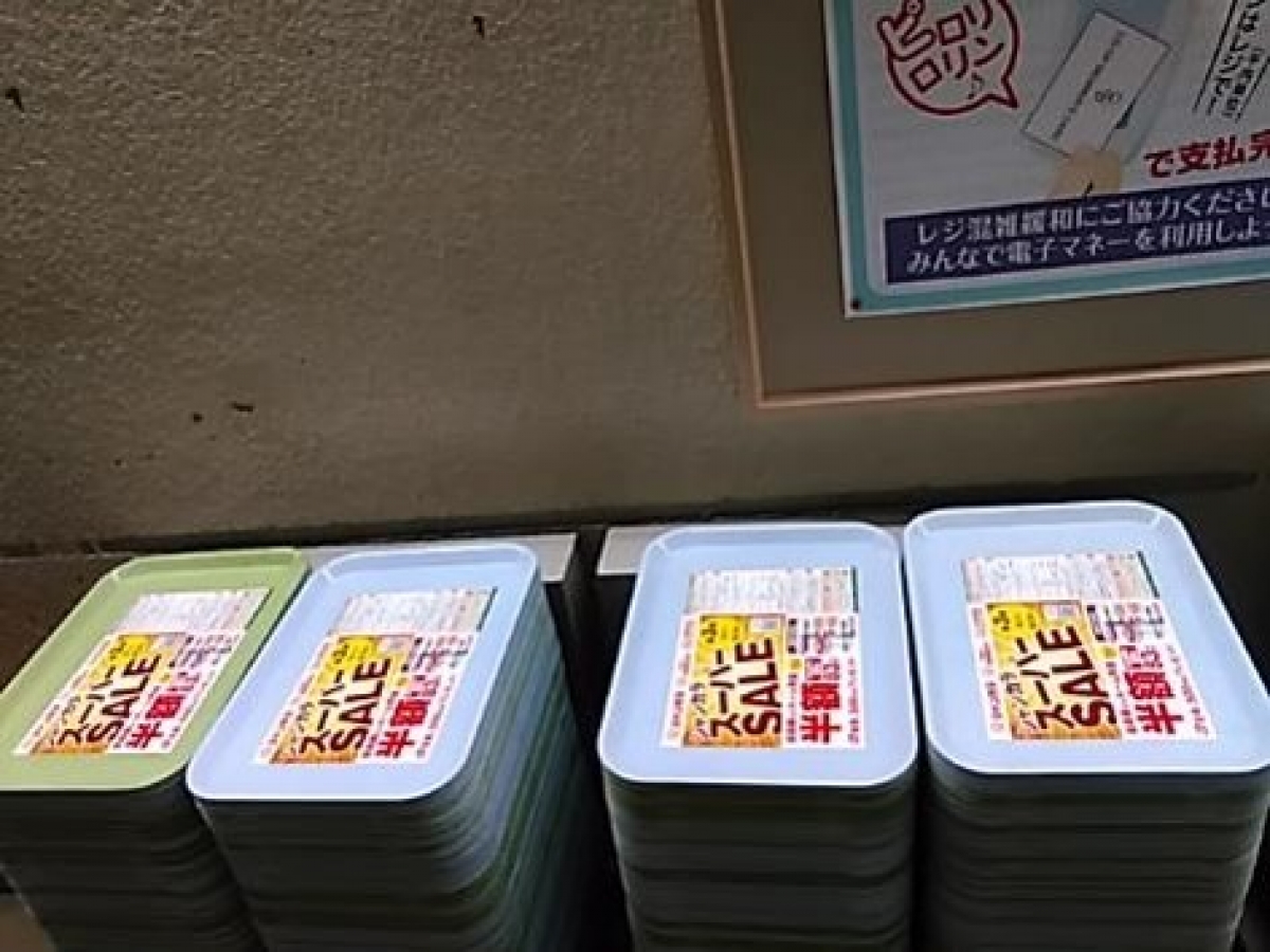 京都大学吉田キャンパスの食堂トレイ