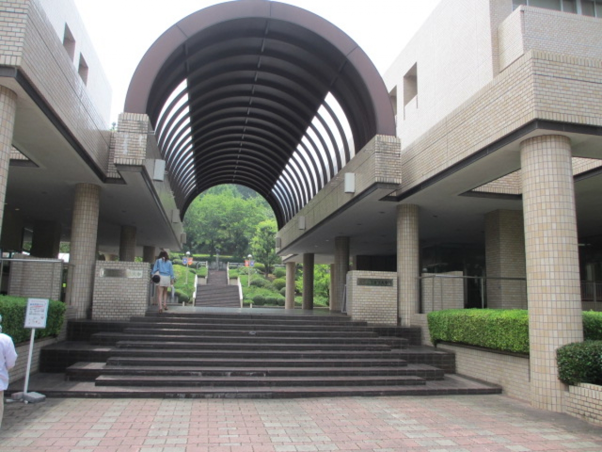 東京家政学院大学町田キャンパスの正門