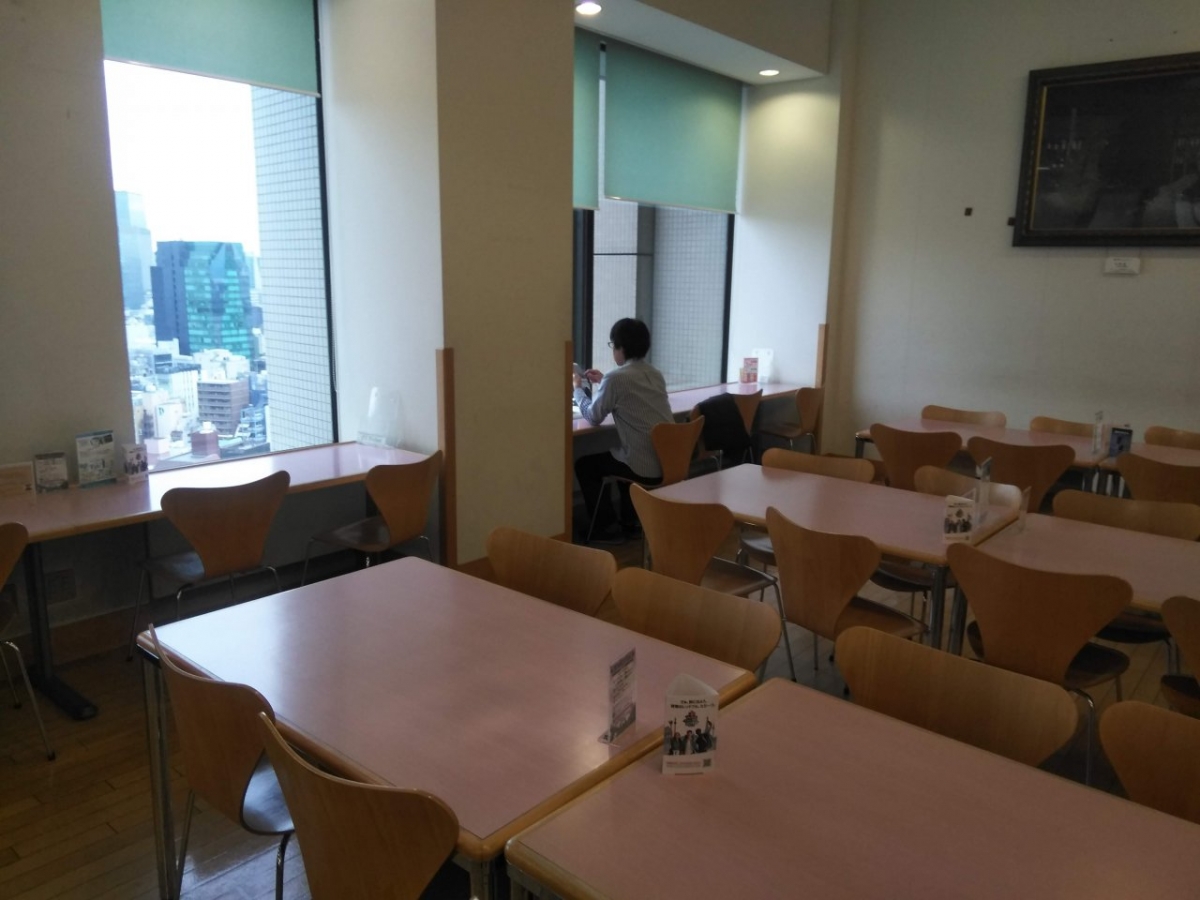 明治大学駿河台キャンパスリバティタワースカイラウンジ暁内に三角POP設置