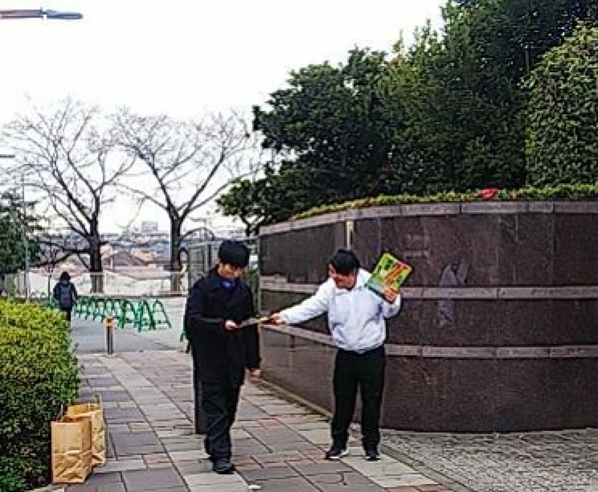 田園調布学園大学正門前