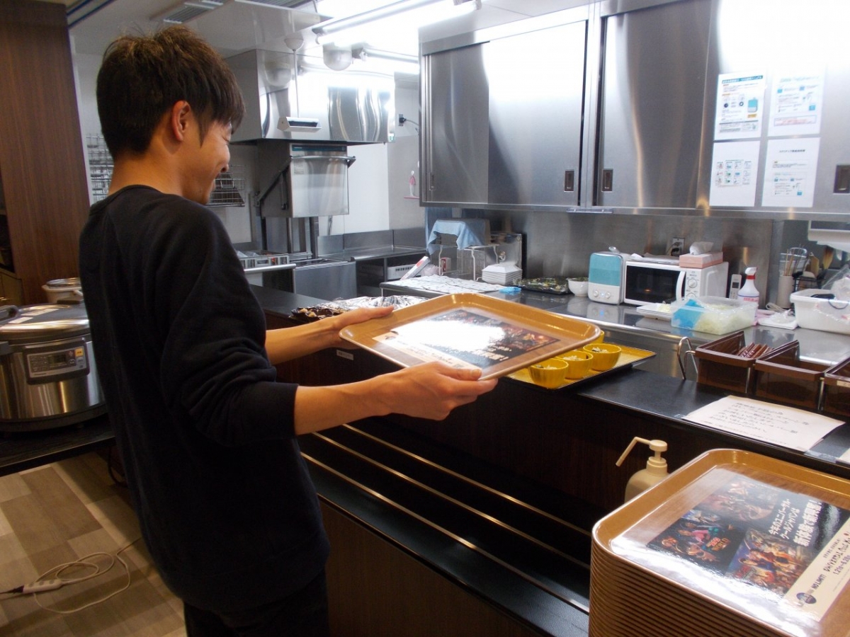 山口大学生マンションの食堂トレイ広告