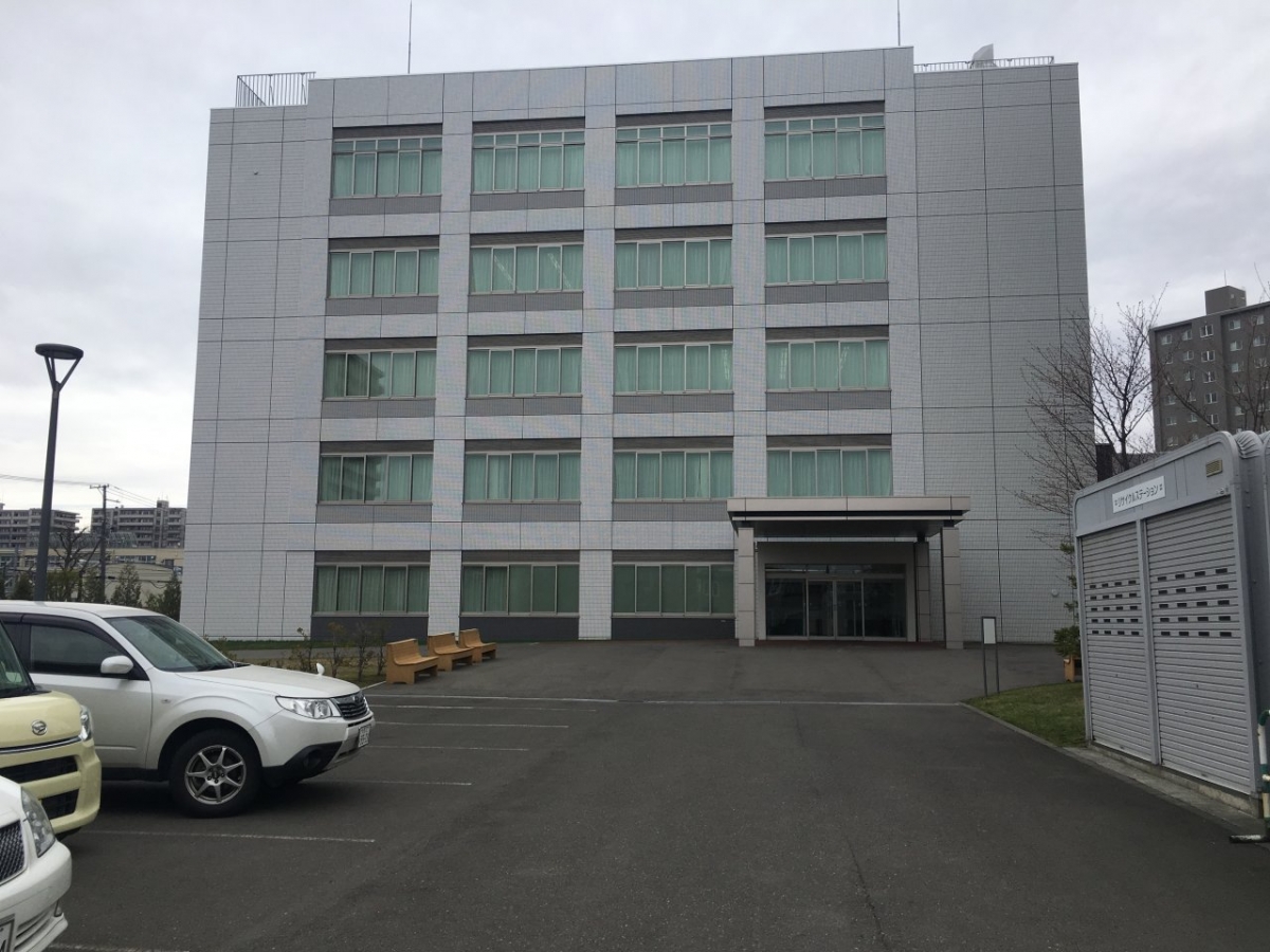北海商科大学　大学生向け広告　比較