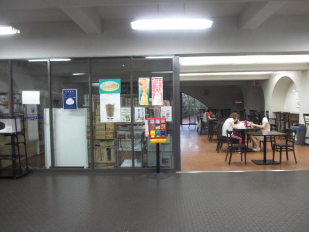 神戸女学院大学　文学部2号館購買