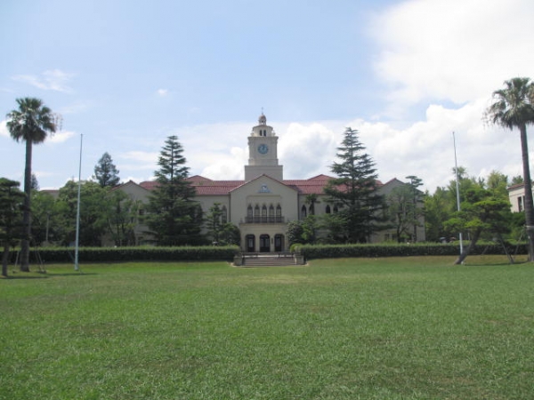 関西学院大学 上ヶ原キャンパス 時計台・中央芝生