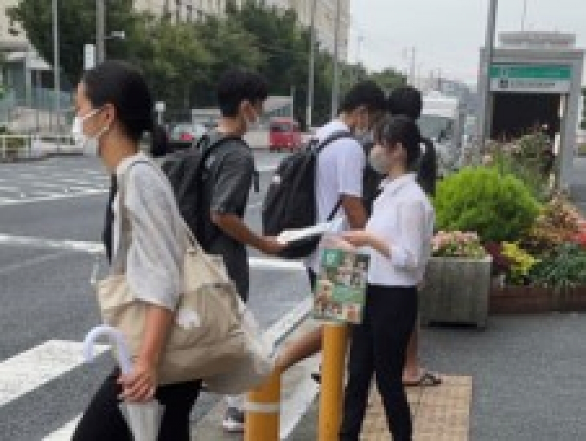 慶應義塾大学日吉キャンパス正門前付近