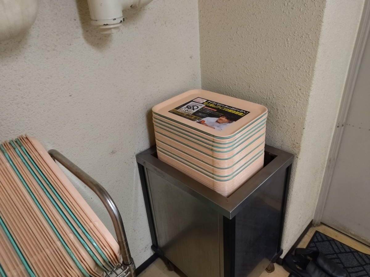 東京大学本郷農キャンパスの食堂トレイ広告