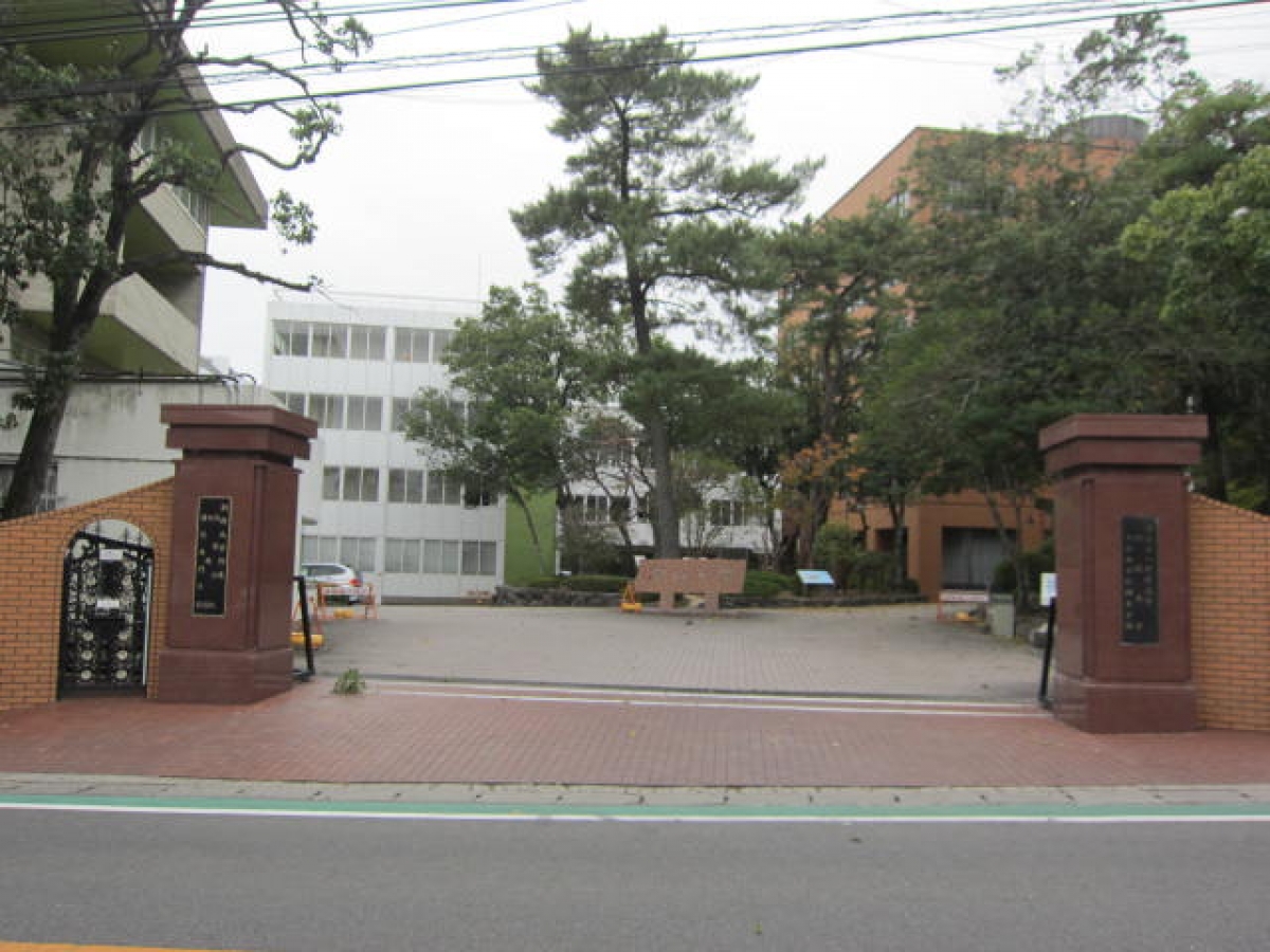 別府大学の正門