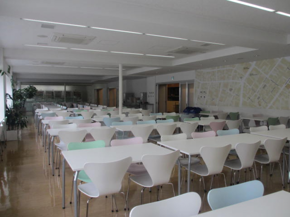 東京理科大学神楽坂キャンパスの食堂内観①