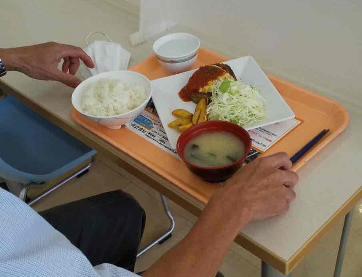 大学の学食で広告掲載