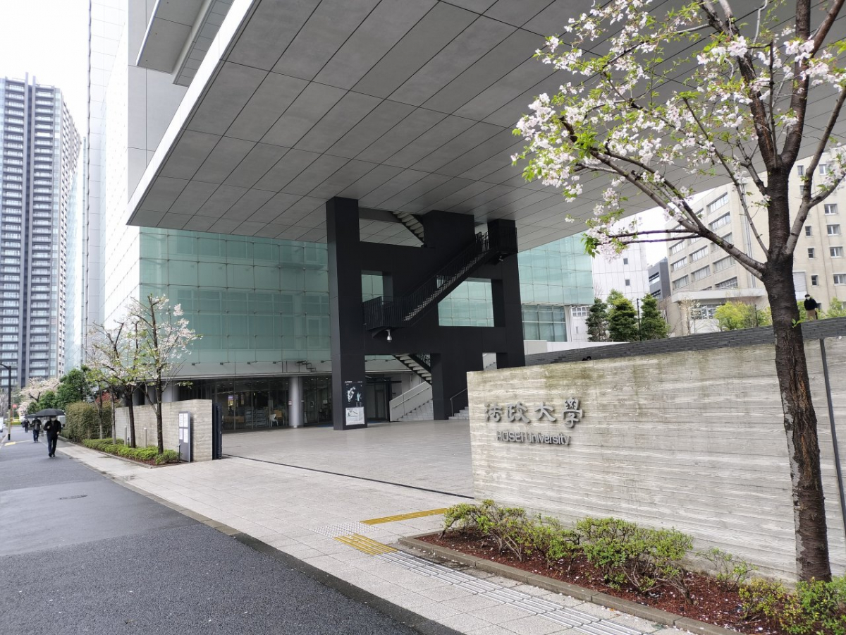 法政大学市ヶ谷キャンパスの正門
