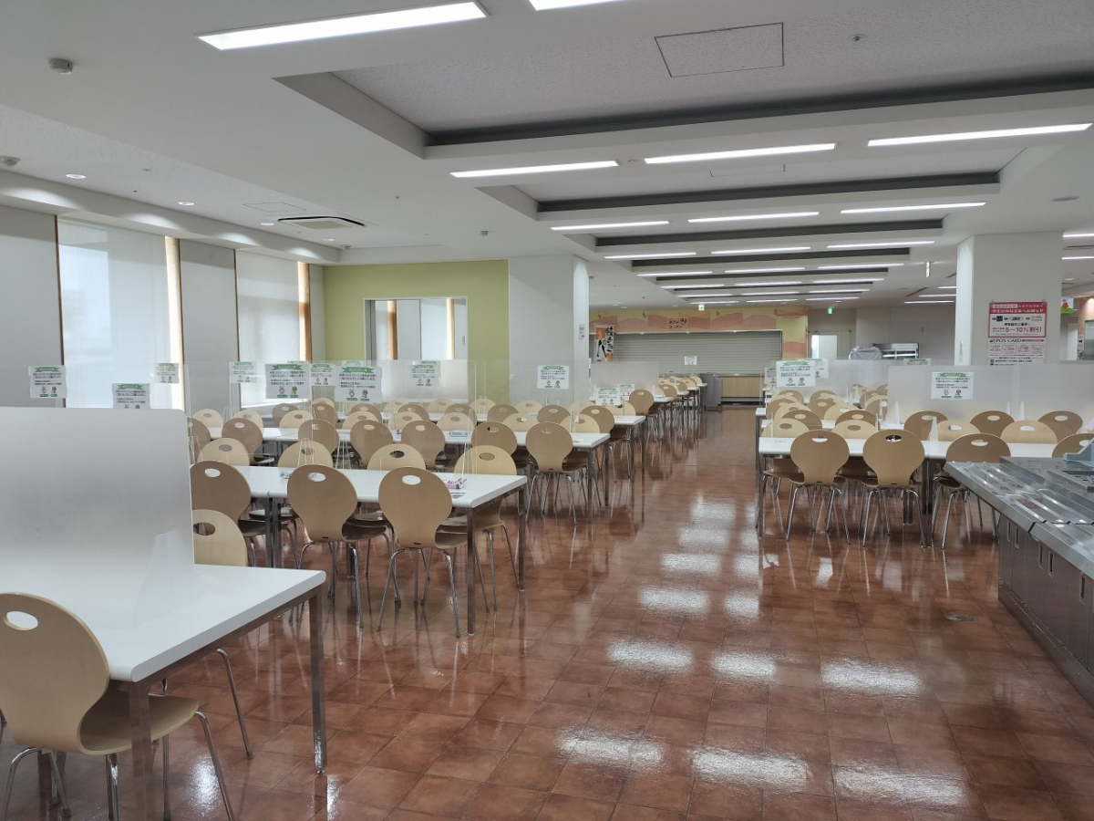 帝京大学千住キャンパスの本館食堂