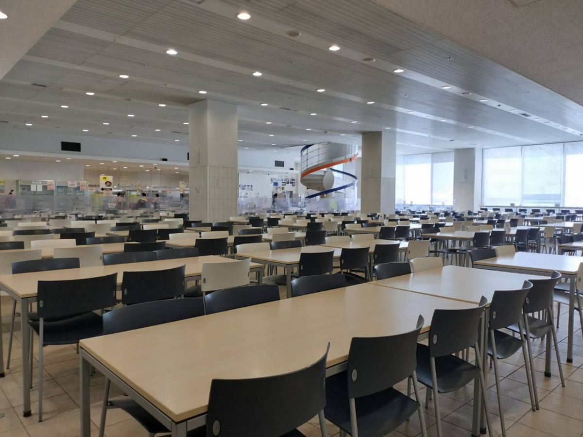法政大学小金井キャンパスの食堂内観