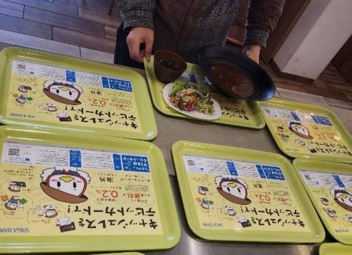 学食トレイ広告