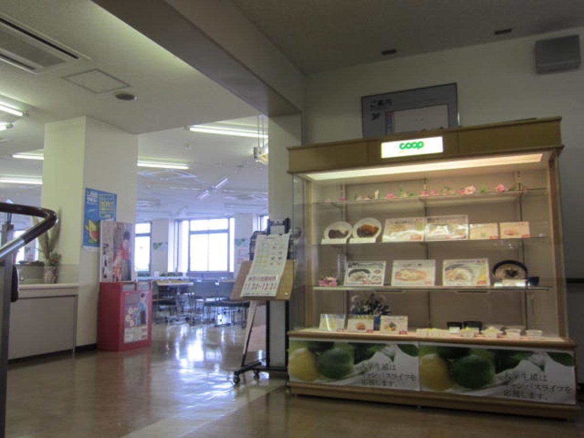 白梅学園大学の食堂入口