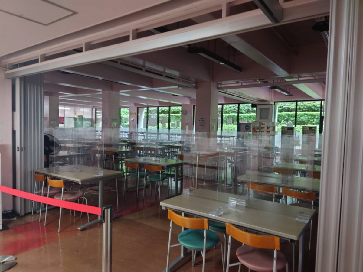 中央大学後楽園キャンパスの食堂内観