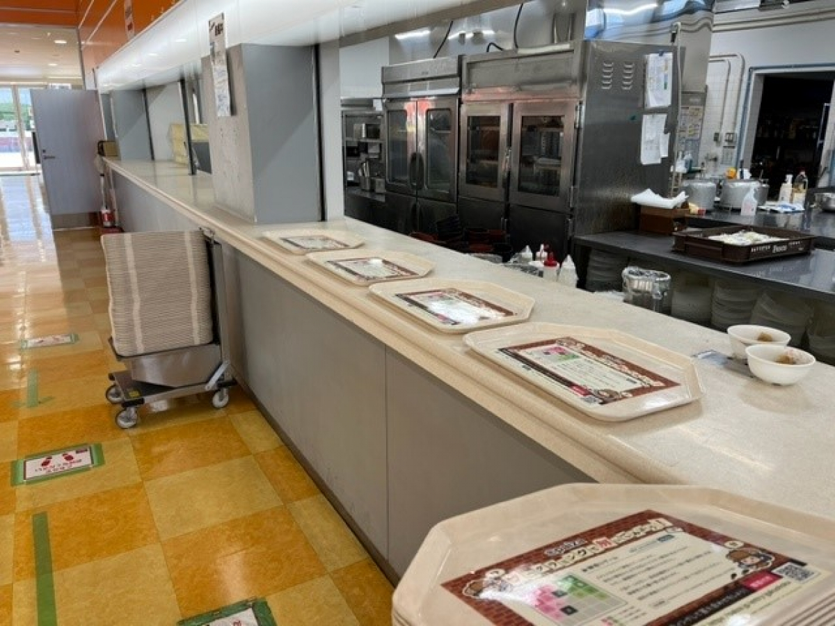 中部大学　学食　トレイ広告