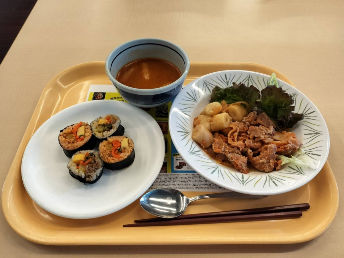 國學院大学渋谷キャンパスの食堂でコラボメニュー提供