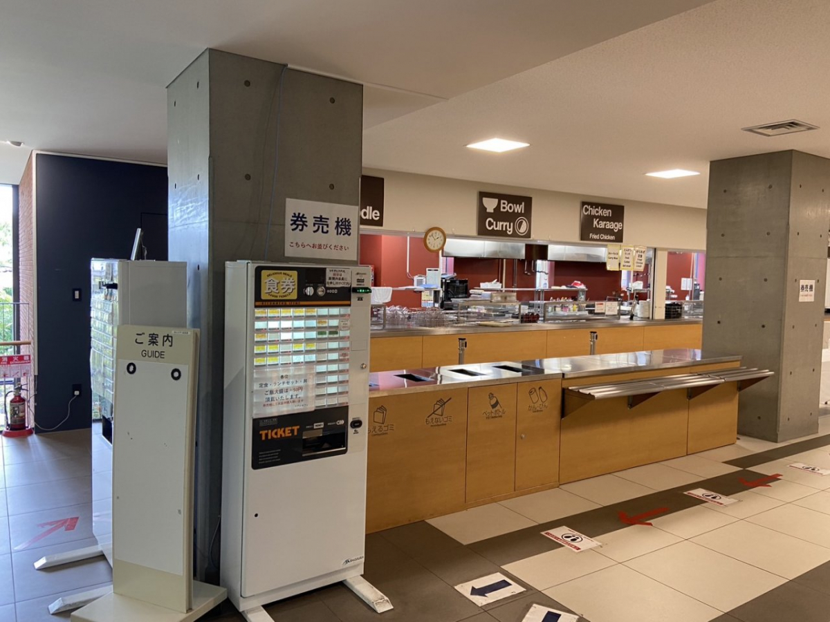 南山大学のリアン食堂の学食トレイ広告