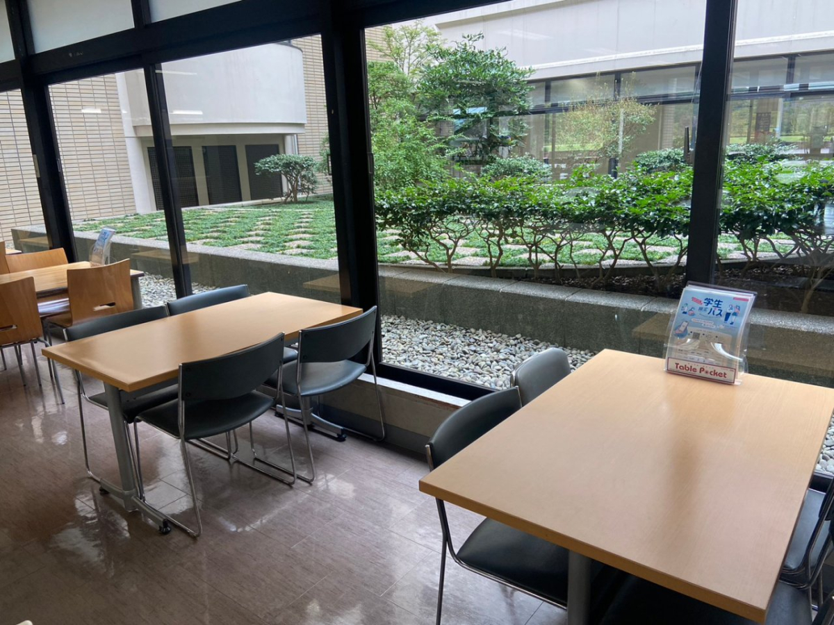 法政多摩キャンパスの学食内にチラシ設置