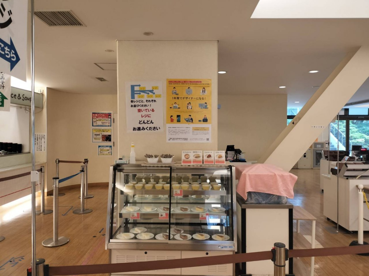 日本女子大学の食堂内での広告掲出