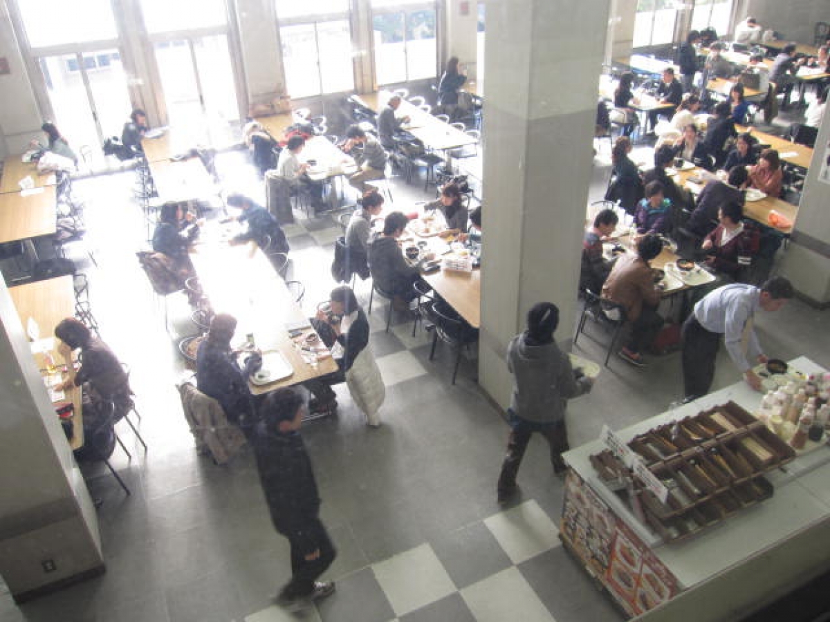 慶應義塾大学三田キャンパスの食堂