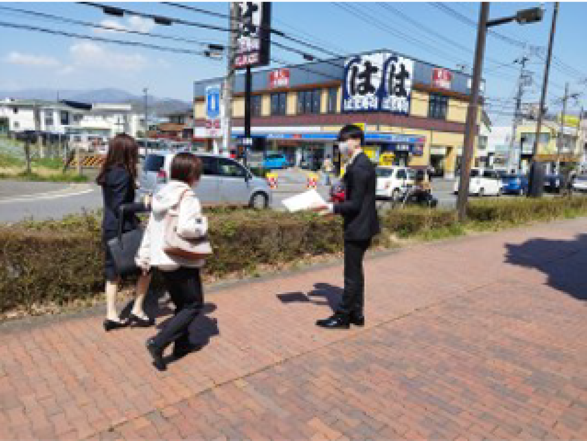 東海大学湘南キャンパスの入学式配布