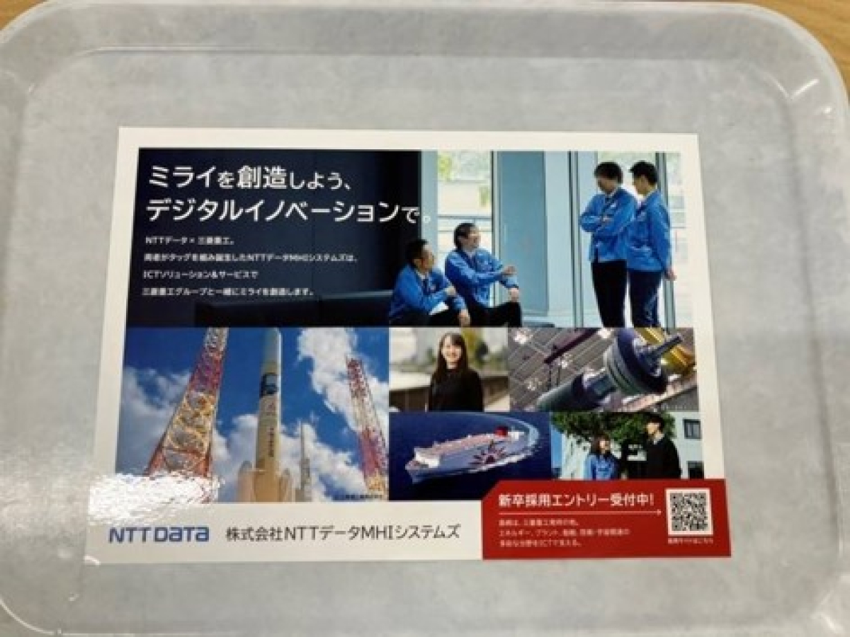 長崎大学文京キャンパスの食堂で学食トレイ