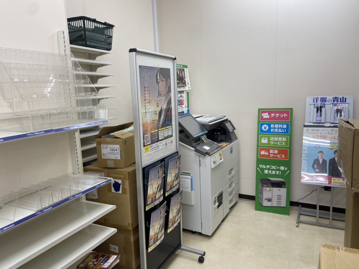 明治大学駿河台キャンパスの購買部でポスター掲載