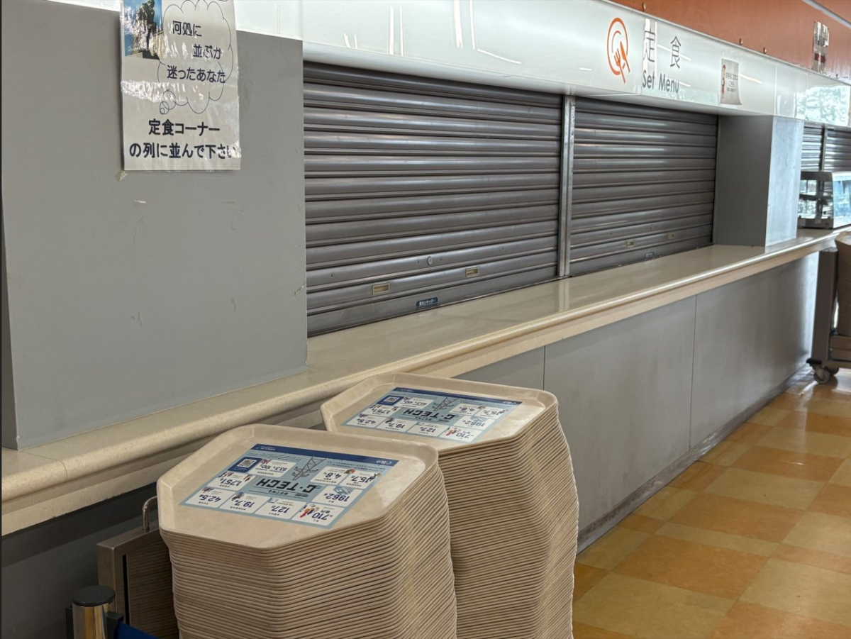 中部大学で学食トレイ広告
