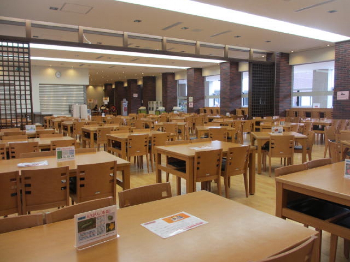 日本大学祖師谷キャンパスの食堂内観