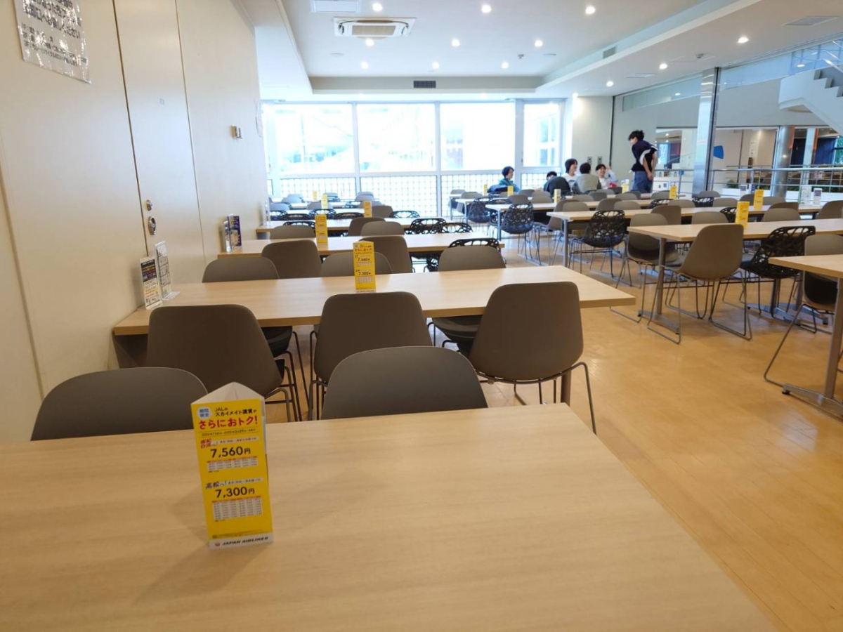 明治大学和泉キャンパスの食堂でPOP広告