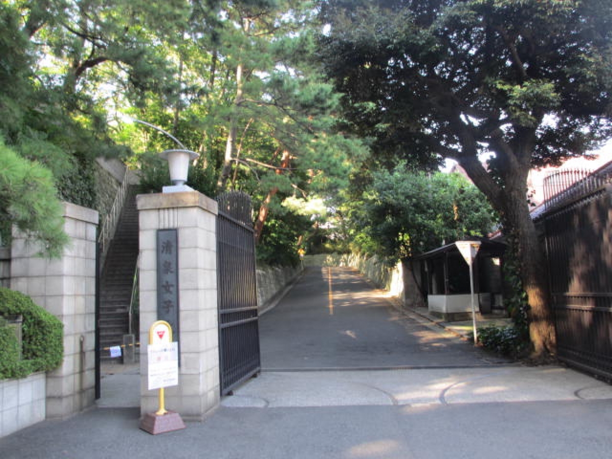 清泉女子大学の正門