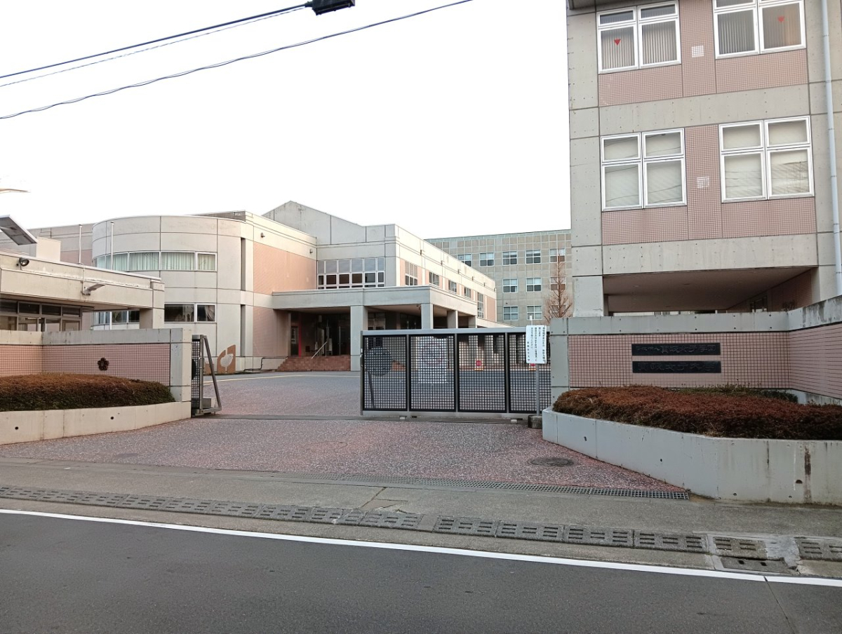 Jissen Women&#039;s University main gate