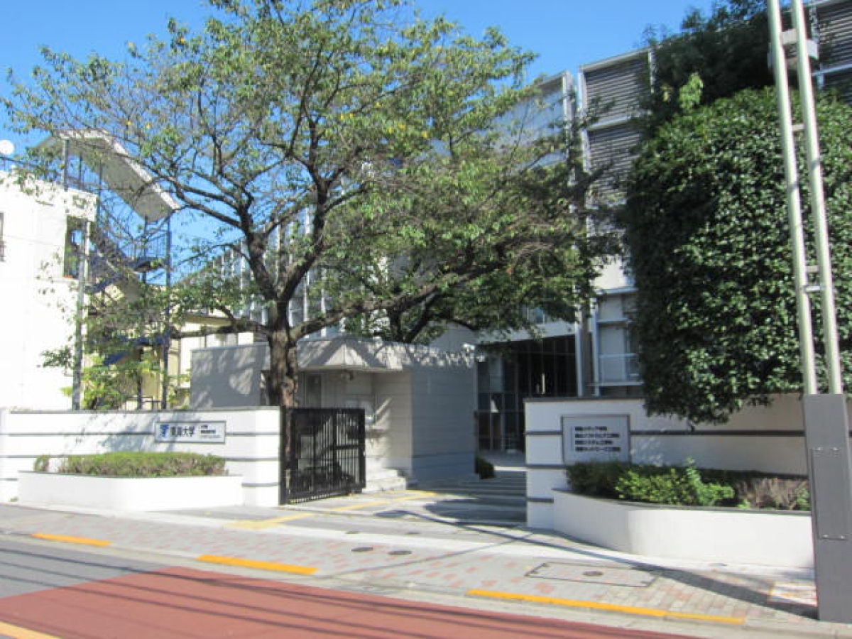 東海大学高輪キャンパスの正門